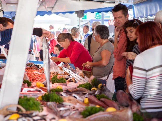Marché de Fouesnant le vendredi matin