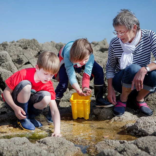 Family fishing on the Breton Riviera