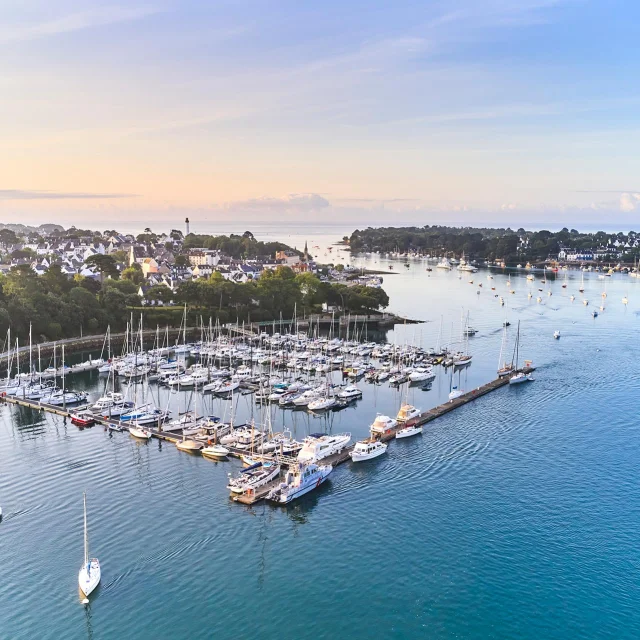 Luftaufnahme des Jachthafens von Bénodet