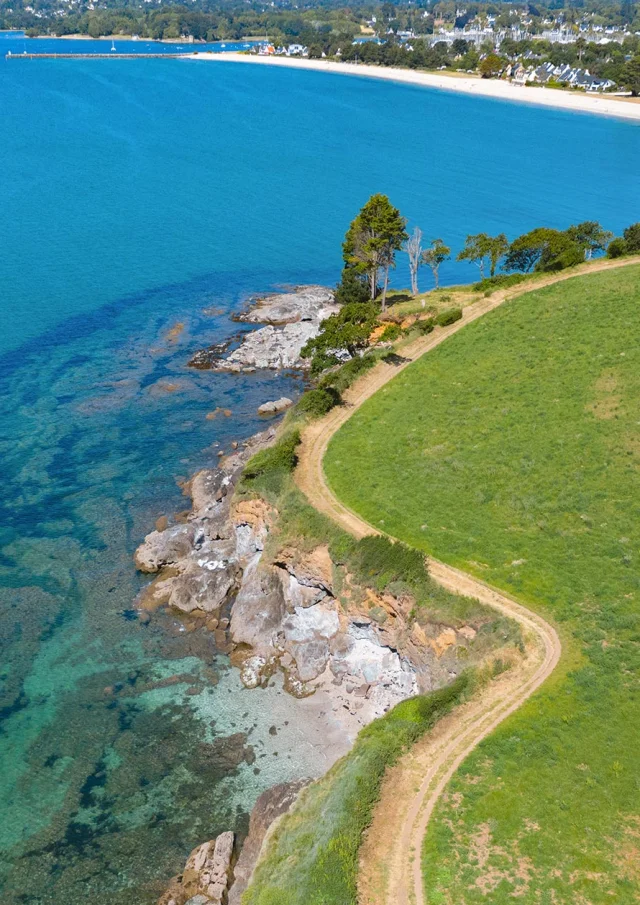 Sentier côtier à l'anse Saint-Laurent à La Forêt-Fouesnant