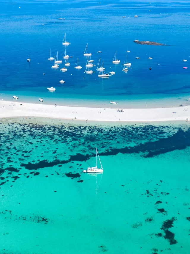 The tombolo, Glénan archipelago, Fouesnant