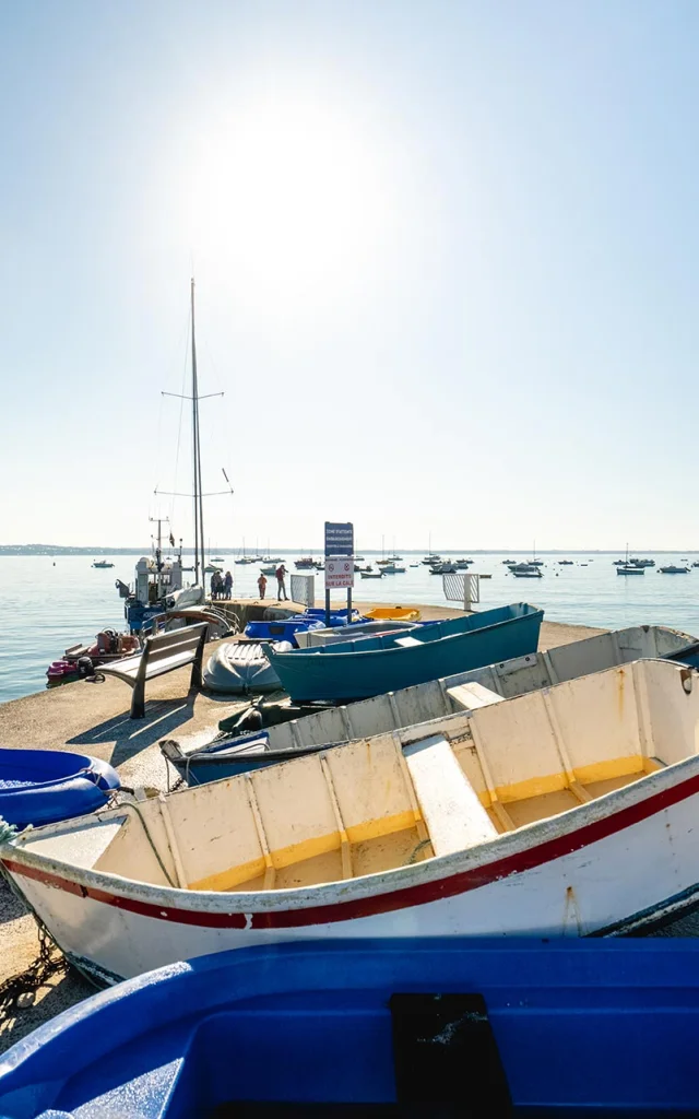 Farbige Annexe am Beg-Meil-Dock in Fouesnant