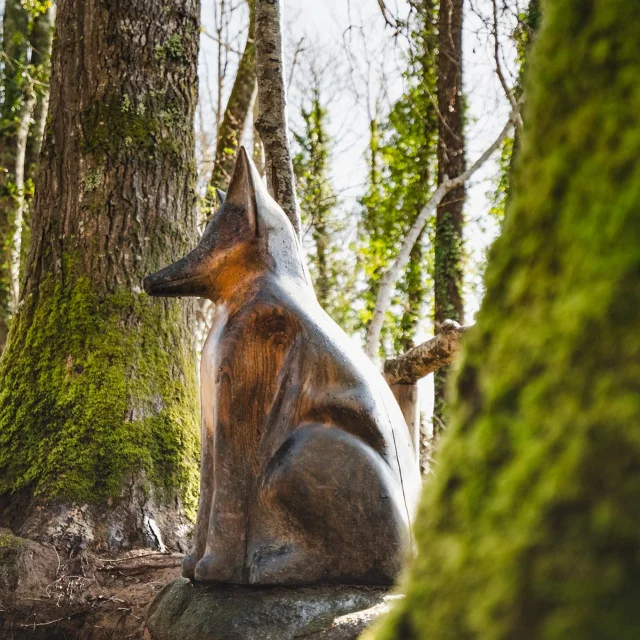 Holzskulptur Dun Fuchs In Dem Wald Von Penfoulic 1