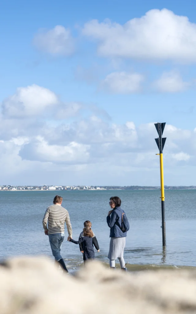Plage du Cap-Coz en famille en hiver