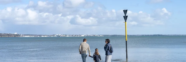 Cap-Coz beach for families in winter