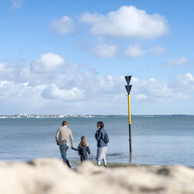 Plage du Cap-Coz en famille en hiver