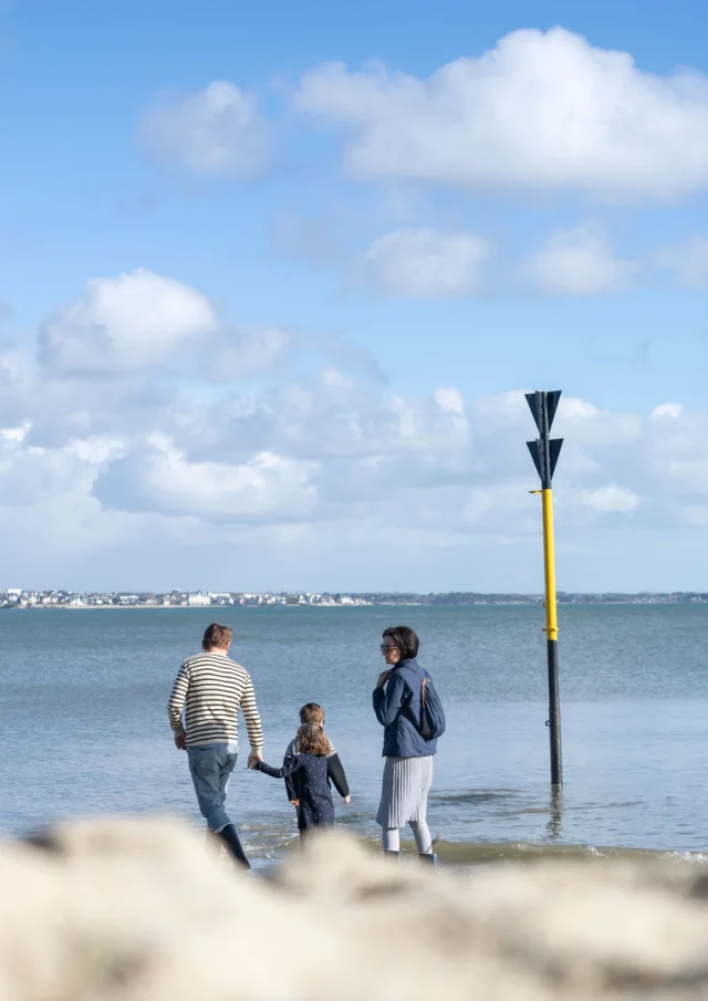 Cap-Coz beach for families in winter