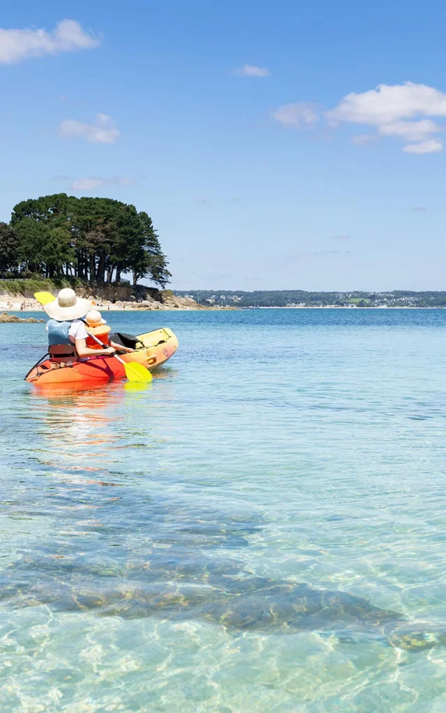 Kajakfahren mit der Familie in den Buchten von Beg-Meil in Fouesnant