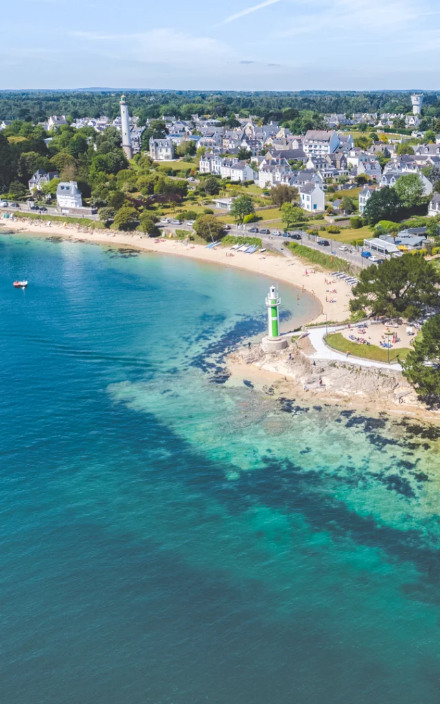 Vue aérienne de la plage du Coq à Bénodet