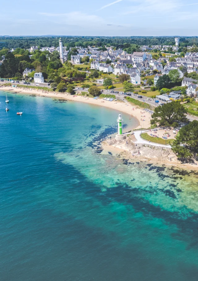 Vue aérienne de la plage du Coq à Bénodet