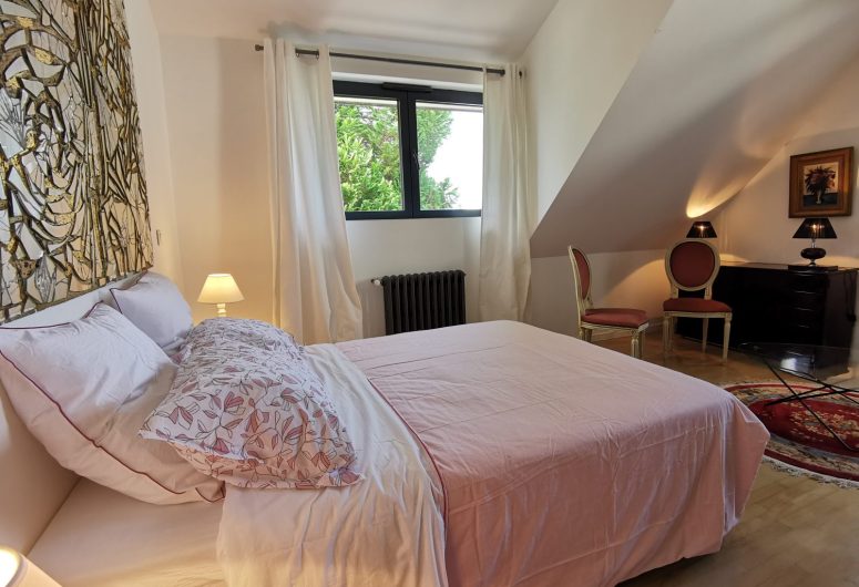 MIHAILESCU Chambre rose