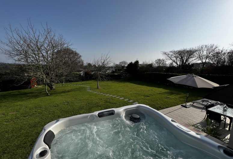 Jacuzzi avec jardin privatif