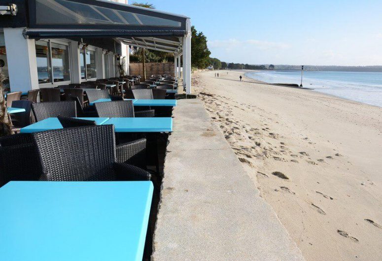 terrasse-restaurant-les-pieds-dans-l-eau-fouesnant